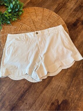 New American Eagle Outfitters Cream Scalloped Hem High-Waist Shorts